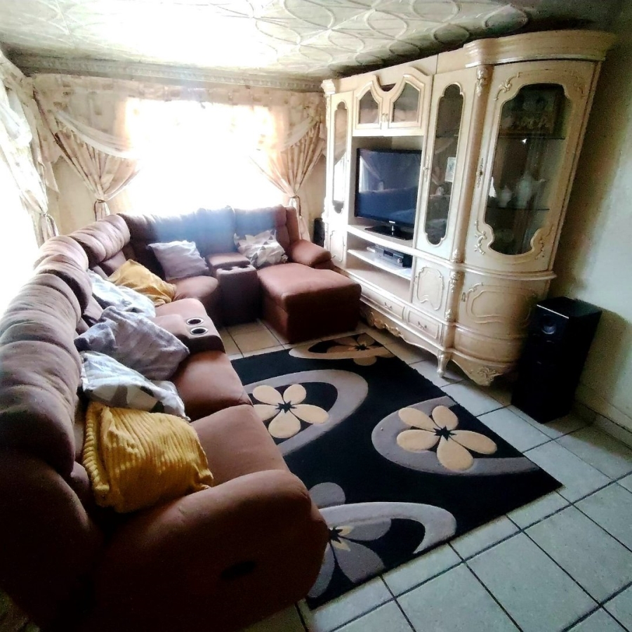 6 Bedroom Property for Sale in Mdantsane Nu 17 Eastern Cape